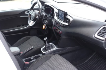 Kia Ceed III Kombi 1.6 CRDi 115KM 2019 Kia Ceed czujniki, tempomat, klimatyzacja 2strefowa, FV23 1.6 Diesel 115KM, zdjęcie 8