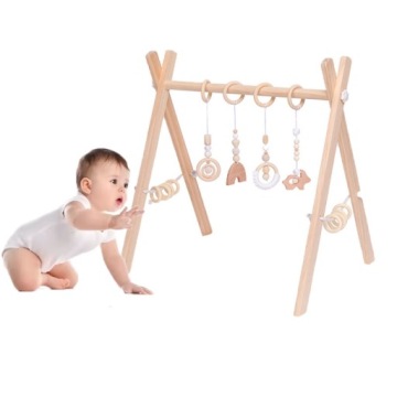 Dřevěný vzdělávací stojan Baby Gym+ 4 přívěsky
