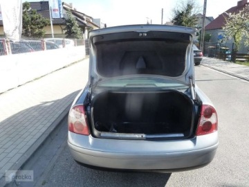 Volkswagen Passat B5 Sedan 1.9 TDI 130KM 2001 Volkswagen Passat Volkswagen Passat B5 Highline Klimatronik Zmieniarka Zar, zdjęcie 7