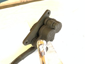 Aprilia Red Rose 125 суппорт переднего тормозного насоса