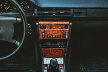 Mercedes W124 Coupe 3.0 24V 220KM 1990 MERCEDES-BENZ 300 CE W124 | 1990 | 132 000 km, zdjęcie 12