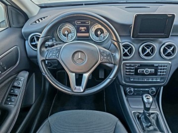 Mercedes Klasa A W176 Hatchback 5d Facelifting 180 122KM 2015 Mercedes A180 Aklasa 1,6 122KM 2Style Xenon, zdjęcie 19