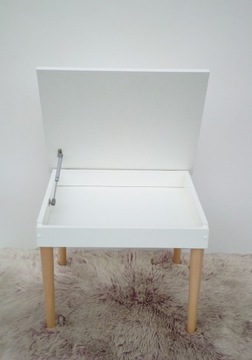 Белый открывающийся столик с местом для хранения вещей