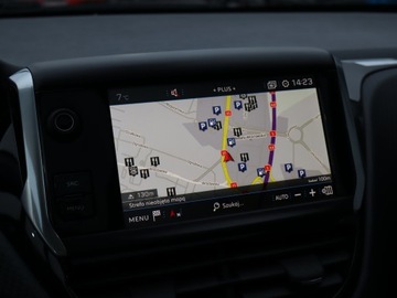 Peugeot 208 I Hatchback 5d Facelifting 1.2 PureTech 82KM 2017 Peugeot 208 1.2 PureTech, Salon Polska, zdjęcie 11