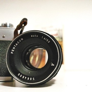 Analog SLR Praktica ltl с Pentacon Auto 1,8/50 мм симпатично