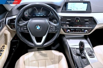 BMW Seria 5 G30-G31 Limuzyna 520d 190KM 2017 BMW Seria 5 520dLED Fog LightsActive GuardPark Distance ControlDywaniki, zdjęcie 7