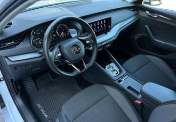 Skoda Octavia IV Liftback 1.5 TSI EVO 150KM 2022 Skoda Octavia Ambition Pakiety, Tempomat, Kamera cofania, Podgrzewane fote, zdjęcie 6