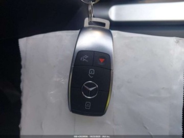 Mercedes GLB 2022 Mercedes-Benz GLB 2022 r., 2,0L 250 4MATIC 2.0 Benzyna 221KM, zdjęcie 11