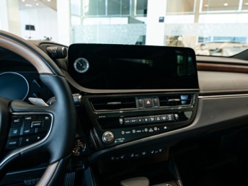 Lexus ES VII (XV70) Sedan Facelifting 300h 218KM 2025 LEXUS ES 300h Omotenashi Sedan 2.5 E-CVT 218KM, zdjęcie 8