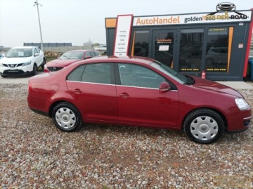 Volkswagen Jetta V 1.6 102KM 2009 Volkswagen Jetta 1,6 mpi 102KM klimatronik grz.fotele.UNITED oplacony 1.6, zdjęcie 4