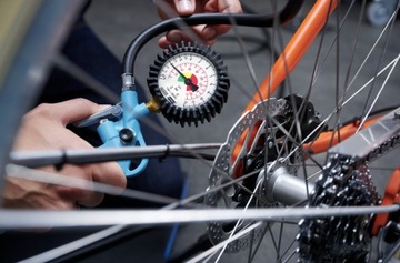 Pistolet do pompowania kół opon HAZET z manometrem