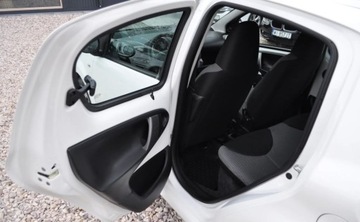 Toyota Aygo I Hatchback 5d Facelifting 1.0 VVT-i 68KM 2013 Toyota Aygo Klimatyzacja Nawigacja TOM TOM Elektryczne Szyby Benzyna 68KM, zdjęcie 18