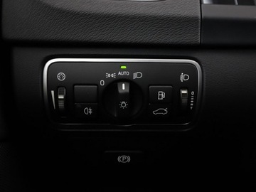 Volvo V60 I Kombi Facelifting 2.0 D2 DRIVE-E 120KM 2018 Volvo V60 FV23 2.0D Linje Svart Klimatyzacja, zdjęcie 30