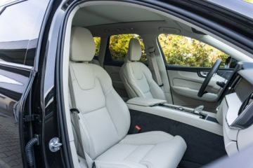 Volvo XC60 II 2025 Volvo XC 60 Plus Dark B5 AWD mild hybrid Benzyna, zdjęcie 23