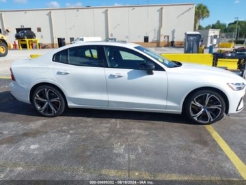 Volvo 2024 Volvo S60 2024r, B5, Core Dark, 2.0L 2.0 Benzyna 247KM, zdjęcie 3