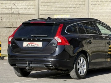 Volvo V60 I Kombi Facelifting 2.0 D4 DRIVE-E 181KM 2014 Volvo V60 2,0D4 181KM Momentum /Ledy/ Lift, zdjęcie 28