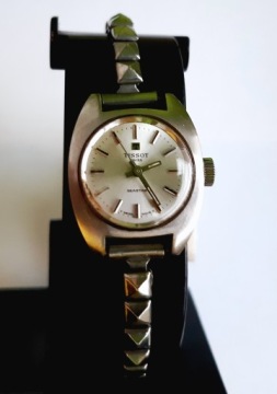 Потрясающие женские швейцарские механические часы от Tissot.
