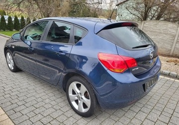Opel Astra J Hatchback 5d 1.6 Twinport ECOTEC 115KM 2011 Opel Astra Opel Astra 1.6 115PS Dobre wyposazenie Kola Lato Zima 1.6, zdjęcie 13
