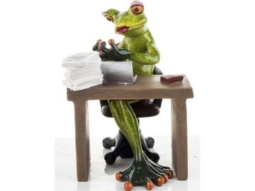 Декоративная статуэтка В ПОДАРОК ​​- Госпожа Лягушка за письменным столом