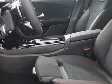 Mercedes Klasa A W177/V177 2024 MERCEDES-BENZ A Klasa 250 e AMG Line 1.3 (272KM) 2024, zdjęcie 4