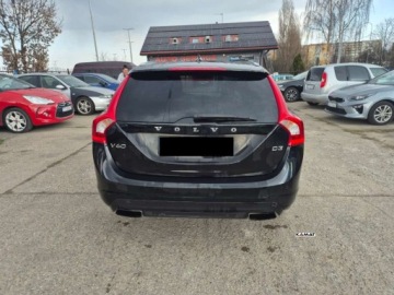 Volvo V60 I Kombi Facelifting 2.0 D3 DRIVE-E 150KM 2016 Volvo V60 Volvo V60 Ocean Race Edition 2,0 Diesel Zamiana 2.0 Diesel 150KM, zdjęcie 5