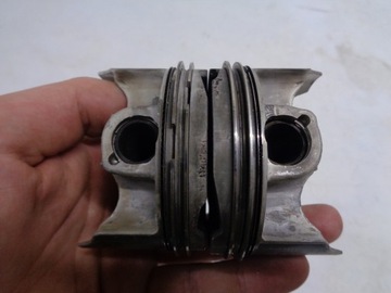 HONDA CBR 929 SC44 Tłoki Pierścienie