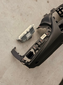 BMW 1 F20 F21 LCI DESKA KONZOLA DEMONTÁŽ IDEALNI