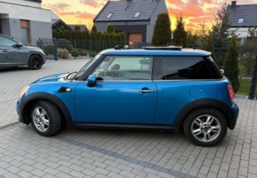 Mini One II Hatchback Facelifting 1.6 98KM 2012 MINI ONE Mini One 1600 ei szyberdach Klimatyzacja 1.6 Benzyna 98KM, zdjęcie 1