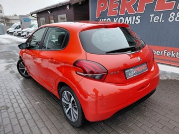 Peugeot 208 I Hatchback 5d Facelifting 1.2 PureTech 82KM 2017 Peugeot 208 Allure Navi Kamera Panorama Podgrzewane fotele Elektryka PDC A, zdjęcie 6