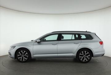 Volkswagen Passat B8 Variant Facelifting 2.0 TDI SCR 150KM 2023 VW Passat 2.0 TDI, Salon Polska, 1. Właściciel, zdjęcie 2