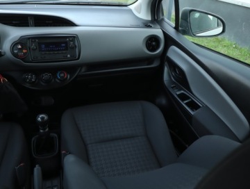 Toyota Yaris III Hatchback 5d Facelifting 2017 1.5 Dual VVT-iE 111KM 2017 Toyota Yaris 1.5 Dual VVT-i, Salon Polska, Klima, zdjęcie 7