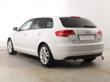 Audi A3 8P Hatchback 3d 2.0 TDI CR 140KM 2012 Audi A3 2.0 TDI, Xenon, Bi-Xenon, Klima, zdjęcie 3