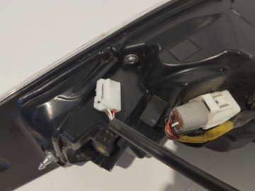 SVĚTLO LEVÝ ZADNÍ LED TOYOTA CAMRY HYBRIDNÍ 21-23