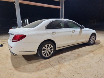 Mercedes Klasa E W213 2019 Mercedes-Benz Klasa E MERCEDES-BENZ E 300 4MATIC 2.0 Benzyna 244KM, zdjęcie 3