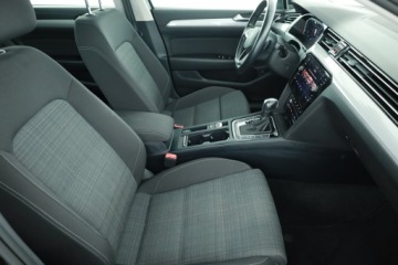 Volkswagen Passat B8 Variant Facelifting 2.0 TDI SCR 150KM 2022 VW Passat 2.0 TDI, Salon Polska, 1. Właściciel, zdjęcie 6