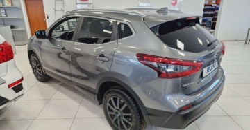 Nissan Qashqai II Crossover Facelifting 1.6 DiG-T 163KM 2018 Nissan Qashqai 1.6 DIG-T 163KM Panoramadach Kamera cofania 1.6 Benzyna, zdjęcie 3