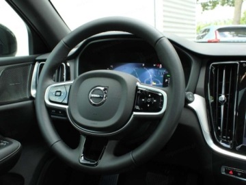 Volvo V60 II  2026 2.0 T6 AWD Plug-In Hybrid Plus Dark (253 KM) Podgrzewana szyba, zdjęcie 5