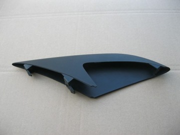 LIŠTA LEVÝ BOČNÍ NÁRAZNÍKU PŘEDNÍ PORSCHE MACAN