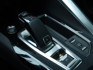 Peugeot 3008 II Crossover Facelifting  1.2 PureTech 130KM 2022 Peugeot 3008 1.2 PureTech, Salon Polska, zdjęcie 17