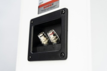 КОЛОНКИ QUADRAL SIGNUM 20 С БЕЛЫМ ОСНОВАНИЕМ ПАРА