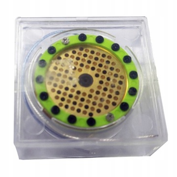 Конденсаторный микрофон в деревенском стиле для студийной записи