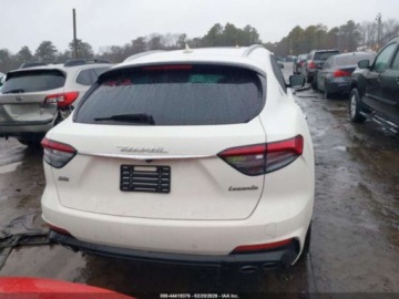 Maserati Levante 2021 Maserati Levante S 2021 3.0 Benzyna 424KM, zdjęcie 4