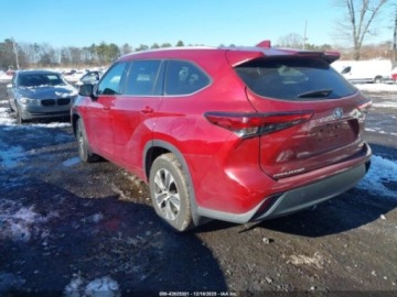 Toyota Highlander III 2022 Toyota Highlander Hybrid XLE, 2022r., 4x4, 2.5L 2.5 Hybryda 186KM, zdjęcie 2