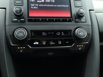 Honda Civic X Hatchback 5d 1.0 VTEC TURBO 126KM 2019 Honda Civic 1.0 VTEC Turbo, Salon Polska, zdjęcie 12