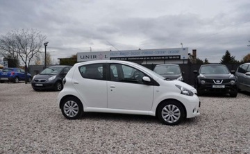 Toyota Aygo I Hatchback 5d Facelifting 1.0 VVT-i 68KM 2013 Toyota Aygo Klimatyzacja Nawigacja TOM TOM Elektryczne Szyby Benzyna 68KM, zdjęcie 4