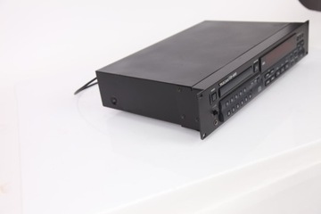 Плеер Tascam CD 450.