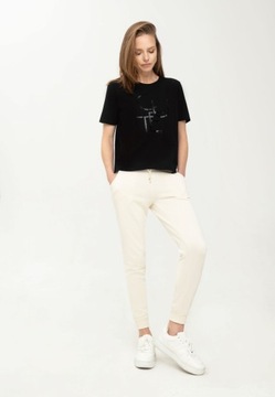 OUTLET Czarna damska koszulka z subtelnym napisem VOLCANO T-CUTE XS
