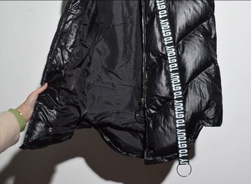 Теплый стеганый пуховый жилет с надписями 38 М