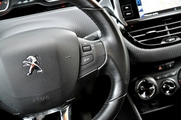 Peugeot 2008 I SUV Facelifting 1.2 PureTech 110KM 2016 Peugeot 2008 _1.2T 110 KM Lift Navi Led Klima, zdjęcie 18