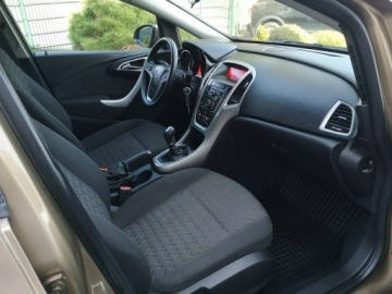 Opel Astra J Hatchback 5d Facelifting 1.6 Twinport ECOTEC 115KM 2013 Opel Astra 1,6 16v 116KM Klima LIFT Isofix Ledy, zdjęcie 18
